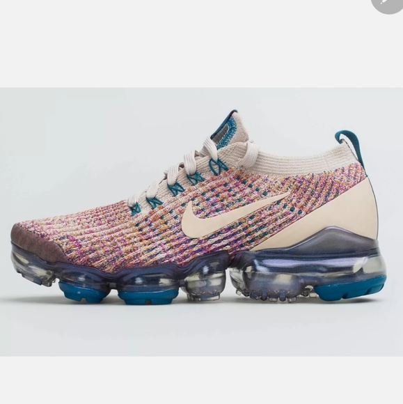 **SOLD**Vapormax flyknit - Picture 1 of 9